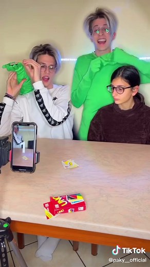 UNO cards🃏#tutorial new #trend 😱How to cheat in the game and win the #challenge 🤪Want to see edited result?😍#perte #foryou #italy #fyp #4u #bts