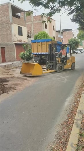 Next level efficiency. Ever seen this before? 📹 seen on @alexxandrovc page over on Tikkytok #forklift #excavator #skidsteers #heavyequipment #maintenance #modified | TOOLS by Design