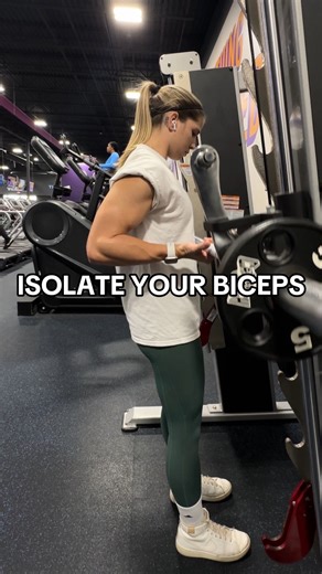 Emily Buwalda on Instagram: "📥 drop these SMITH MACHINE DRAG CURLS into your next upper body or bicep day! 🔥 • 🧨 pro tip - the bar should be ad close to your body as possible! 🔥 • 💎 CLOSE GRIP - mainly works the biceps brachii, while also activating the brachialis and forearms. 💪🏽 💎 MID GRIP - mainly works the biceps brachii, as well as the brachialis and forearms. 💪🏽 💎 WIDE GRIP - mainly works the long head of the biceps. 💪🏽 • ❀ this exercise is great for ISOLATING your biceps! 💪�