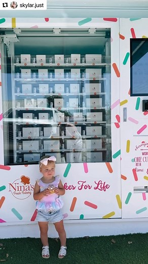 2.8K views · 72 reactions | The cuteness overload 療 Check out our cupcake vending machine anytime(24/7) 拾 Thank you so much @skylar.just for this amazing reel!! • • • #ninasfreshbakery #local #cupcake #cupcakes #cupcakedecorating #cupcakesofinstagram #cupcakevendingmachine #cupcakeatm #jupiter #palmbeach #cakes #vanillacake #chocolate #funfetti #birthdaycake | Nina's Fresh Bakery | Facebook