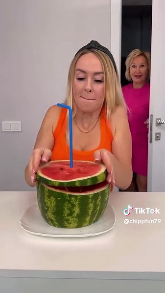 Happy lipstick #humor #usa_tiktok #chipp