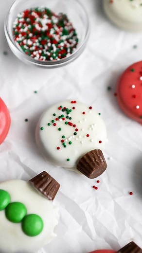 Bailey Campbell | Kelowna Foodie on Instagram: "4 Ingredient Oreo Cookie Ornaments 🎄🎅🏻 Because we’re all about the minimal ingredients over here for our holiday baking!! These are so easy and so fun to make! INGREDIENTS - 12 Oreos 12 mini peanut butter cups 10 oz candy melts Sprinkles and candy for decorating DIRECTIONS - 1) Melt your white chocolate in a microwave-safe bowl in 30-second intervals. Dip each Oreo into the melted chocolate, ensuring it’s fully coated. Can use a typical dinner f