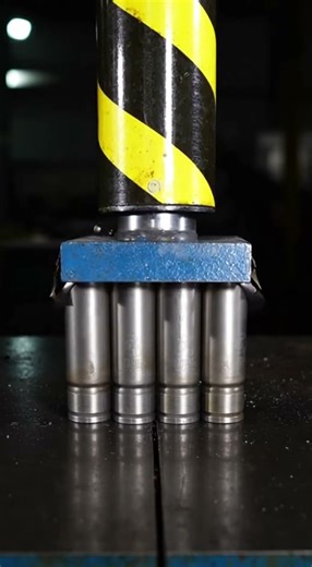 Hydraulic Press vs Inert Metal Cartridges Visual Simulation