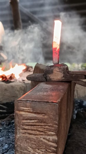 Blacksmiths fails to make nails #hardwork #craftsmanship #diy