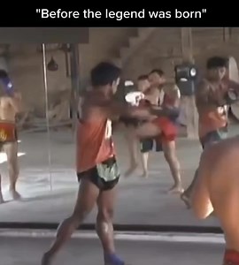 Buakaw Banchamek (formerly Buakaw Por. Pramuk) is one of the most famous and decorated Muay Thai fighters in the world. His journey from humble beginnings to international fame, and his controversial split from the Por. Pramuk gym, is a compelling story of perseverance, talent, and independence. --- Early Life Birth Name: Sombat Banchamek Birthplace: Surin Province, Thailand (May 8, 1982). Background: Buakaw was born into a modest farming family of Kuy ethnicity, known for their strong ties to M