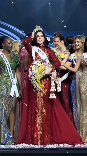 MÉXICO CORONADA 👑🇲🇽✨ Una noche que quedará escrita en la historia del Miss Universo 2025. Fátima, con su porte de reina absoluta, demostró que cuando México sueña en grande… México gana en grande. Su elegancia, su fuerza y ese carisma que ilumina escenarios enteros fueron suficientes para conquistar al jurado, al público y al universo completo. 🌎🔥 Hoy, México celebra a lo alto: ✨ La nueva Miss Universo 2025 ✨ La cuarta corona para el país ✨ Un orgullo que une corazones, tradiciones y cultur