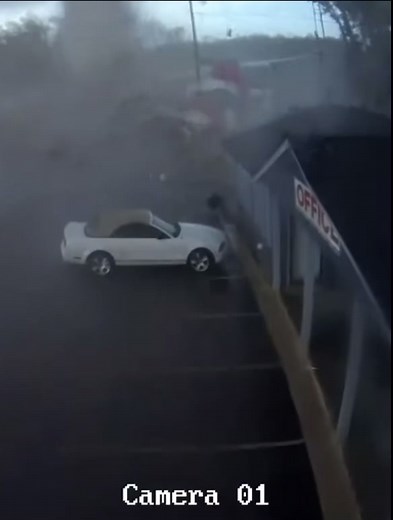 Security camera films tornado in Mississippi! #Mississippi #tornado #WhatsPoppin #QuickRecipes #disasterrecipe #ThrowbackSongs #office #securitycamera