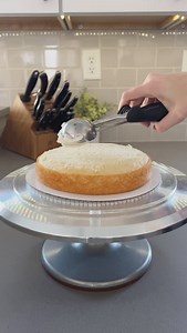 27K views · 154 reactions | Let me know your favorite holiday song as I decorate this raspberry almond cake! This one is mine! 朗 #cake #cakedecorating | Cake Me Home Tonight | Facebook