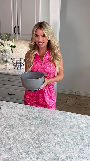 Golf Ball Cheese Ball!⛳️🤍 Super easy, creamy, cheesy, and perfect for your Masters viewing parties!🏌🏼‍♂️ Used the recipe from (best appetizers) website! Ingredients: * 16 ounces cream cheese * 2 tbsp sour cream * 1 cup white cheddar cheese (shredded) * 1 tsp Worcestershire sauce * 2 tbsp chives (chopped) * 1/4 tsp garlic powder * 1/4 tsp onion powder * 1/4 cup whipped cream cheese Directions: 1. Mix ingredients together in a large bowl. 2. Form into a ball, cover, and chill for a couple hours