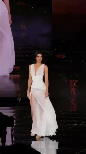Kendall Jenner enflamme le défilé L’Oréal Paris 🔥👠