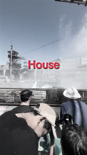 When you sit front row watching WaterWorld 💀 #universalstudioshollywood #waterworldshow #fyp