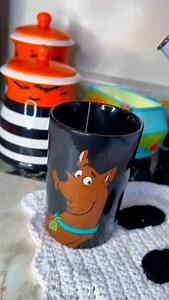Start your morning in groovy style! Pour in your coffee or hot choco, and watch the Scooby-Doo Colour Changing Mug transform before your eyes. 👻🐾 https://bit.ly/NewArrivals_CA 📸: @spookypumpkinqueen | Charmed Aroma