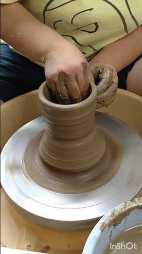 今日は電動ロクロで筒物づくり #陶芸 #陶芸教室 #ceramic #pottery #リム皿 #初心者youtuber #器好き #手びねり #電動ロクロ #湯呑み #カップ #マグカップ