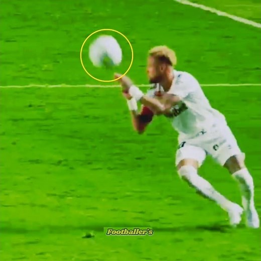 Prime Neymar Jr in Santos! 🇧🇷🪄 #Shorts #Neymar #Skills
