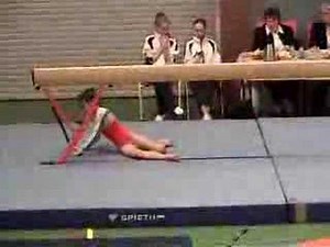 accident gymnast balance beam ouchhh
