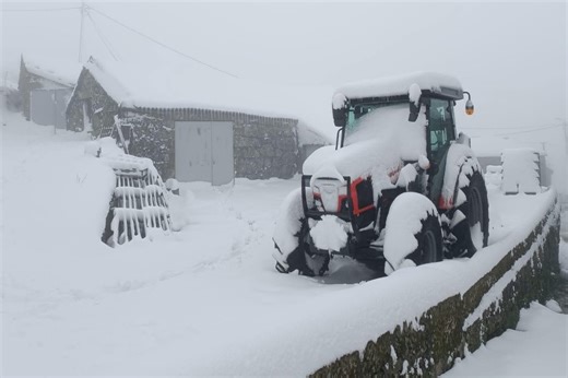 Meteo, nevicata storica in Portogallo: un episodio eccezionale nel Norte e in Trás-os-Montes. Fino a 70 cm di neve | FOTO