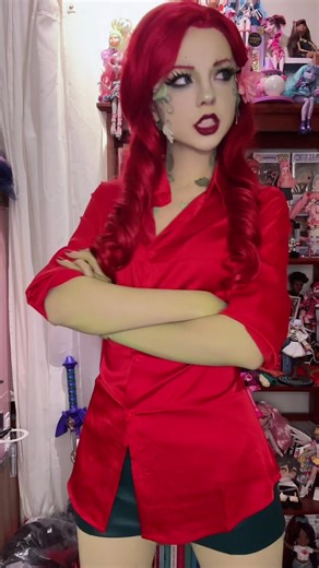 Pamela Isley Cosplay: Embracing Poison Ivy