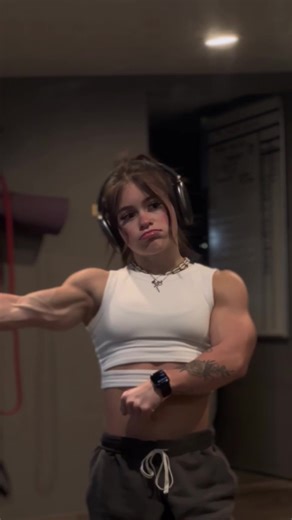 Girls with muscle (@anime_kaiga) - Kira Plagemann: Sculpting Muscles and Ab Definition