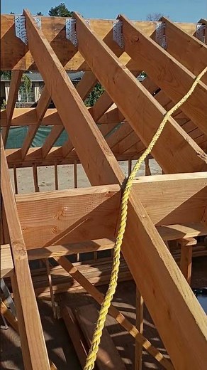 How to Frame a Roof | Cómo Hacer el Framing de un Techo | California Roof Framing #ShortsUSA
