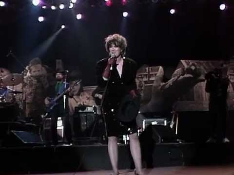 K.T. Oslin - Hey Bobby (Live at Farm Aid 1990)