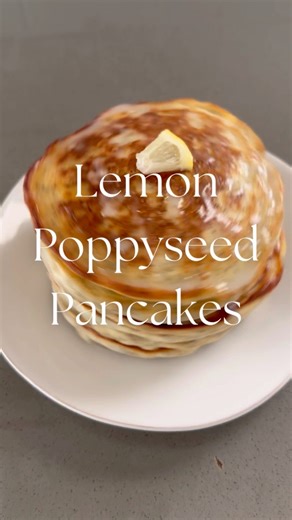 Lemon Poppyseed Pancakes 🍋🥞 The best pancakes EVER! Save this post so you can griddle these up over the weekend. The lemon flavor is subtle and the citrus pairs so well with the fluffy, buttery pancakes! In a large bowl massage together 2 tbs of sugar with the zest of a whole lemon. Next whisk together; 2 eggs, 1 tsp vanilla, 1/4 tsp lemon extract, the juice of half a lemon, 2 tbs melted butter and 1 1/4 cups of milk. Add to that 2 1/2 cups of flour and 4 tsp baking powder. Whisk until a batte