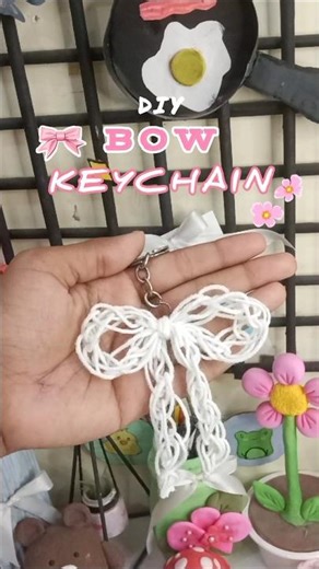 Diy keychain with wool 🤍🎀✨ #craft#handmade