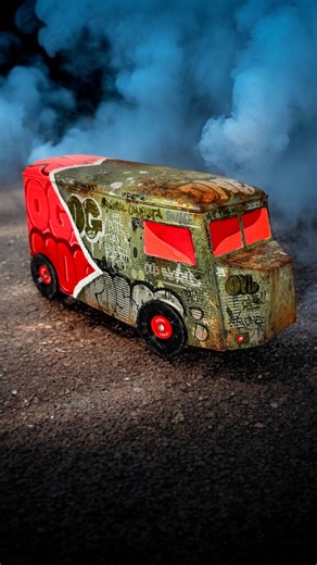 POSCA FRANCE 🇫🇷 on Instagram: "On a lancé un défi à l’artiste @91better : customiser ce camion collector POSCA. Verdict ? 👉 Il est juste incroyable 😍 Bonne nouvelle : vous pouvez vous aussi avoir votre propre camion collector et le customiser à votre sauce grâce à sa surface métallique adaptée ✍️ Bonus : livré avec 5 marqueurs PC-5M et de la place pour ranger toute votre collection de POSCA, c’est l’objet parfait pour pimper votre bureau. À vous de jouer… faire mieux que Better ? Compliqué �