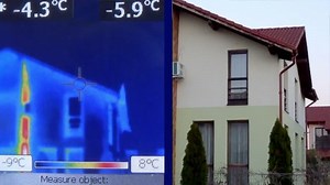 Thermovision Infrarød kamera inspicere varmetabet fra en bygning