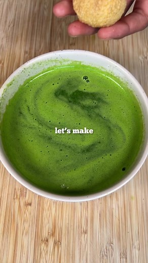 PANI PURI 🇮🇳 written recipe below 👇🏾 You can find the pellets online or at your local Asian grocery store 😊 👇🏾ingredients👇🏾 -big bunch of fresh coriander and mint -1 garlic clove -1/4 inch ginger -2 tbsp tamarind paste -pinch of salt n pepper -1 cup water -2 boiled potatoes -1 can chickpeas -1 red onion -1 tsp garam masala -pani puri pellets (and oil to fry them) 👇🏾method👇🏾 -blend the ingredients for the water and then set aside. -mix the ingredients for the filling then set aside. 