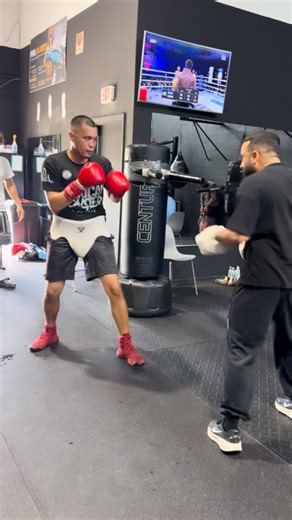 AlPHA PRO CENTER on Instagram: "@boxingbylou CRISPY CRISP @rodo_campo #boxing #miamiboxing #boxeoprofesional #proboxing #boxeo"