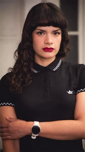 Upsett Clothing on Instagram: "El #TwoTone no sólo se trató de la música, también habló de igualdad y carácter. Las mujeres no estaban al margen: estaban al frente, bailando, cantando y con un estilo único que decía: “aquí estoy”. Y las prendas de este reel nacen de ese lugar. De un homenaje a #PaulineBlack, una de las voces que cambiaron la escena y demostraron que la presencia femenina podía ser firme y poderosa. ❤️ Catálogo completo en: upsettclothing.net/mujer — Two Tone wasn’t only about mu