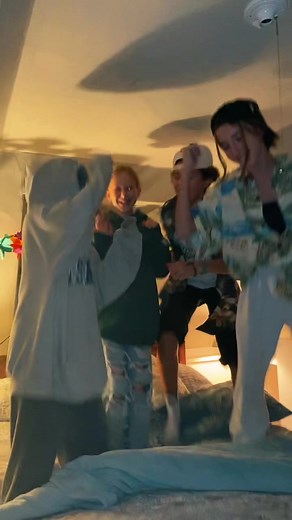 Prom night 💃🏽💃🏽 @viviflynnnn @grace.grass.grave @olivia234000