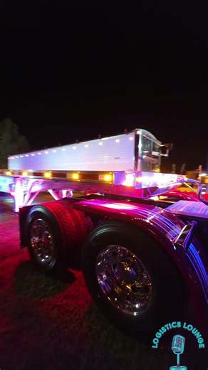 Peterbilt 579 lighting with the RGB Watermelon lights at @old_town_rig_down_