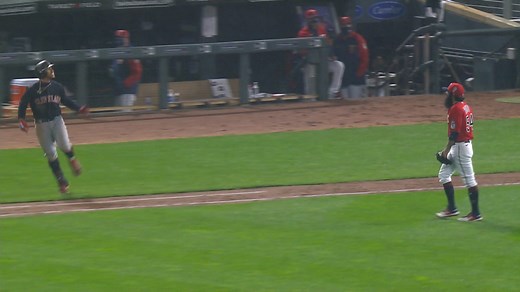 Benches clear at Target Field