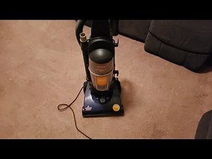 Bissell PowerForce Helix (12B1) Up & Running, Vacuuming Living Room