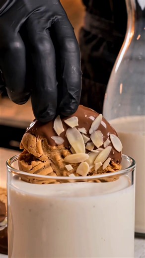 Homemade Almond Milk & Almond Pulp Cookies: Zero Waste Recipe