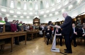 Seámus Heaney donates literary treasure trove to National Library