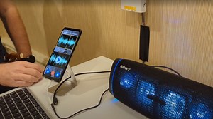 Qualcomm's New Voice-Calling Tech Nukes the Noise