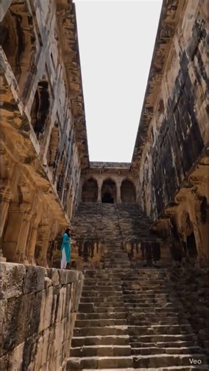 दुनिया की सबसे गहरी बावड़ी🤔👉 The Mystery of the 3500 Steps! 😳" #shortsfeed #historyfacts