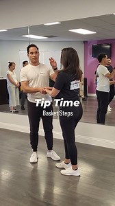 We tell students to take small steps in general. Occasionally, however, bigger steps are needed! ✅ Check out how Juan gives Erica a nice open break with momentum to step a bigger 1! Follows, if we trust our connection with our lead, the size of our basic steps should adjust to the lead's intention. What direction is my lead guiding me? How much power are they giving me? ✨ Join us for our next Open House! Details 👇 💃💥San Diego Salsa Dance School for Social Dancers💥🕺 Our next Open House is Sa