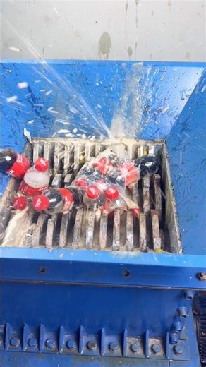 “Coke Bottles vs Shredder – The INSANE Explosion That SHOCKED Everyone! 🤯🔥” #destruction #cokacola