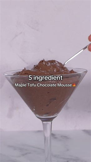 A plant-based sweet treat with 5 ingredients and only 5 minutes of prep time? Say no more! Save our Maple Tofu Chocolate Mousse recipe for your new no-bake dessert obsession 🍁 Find the full recipe below: For one serving, you’ll need: ◻️ 100g organic silken tofu 🥄 2 heaped tbsp of cocoa powder 🍫 100g dark chocolate 🧂 A pinch of sea salt 🍁 35g of pure Canadian maple syrup Method: 1. Melt the dark chocolate in the microwave or on the stove. 2. Combine tofu, cocoa powder, melted chocolate and a