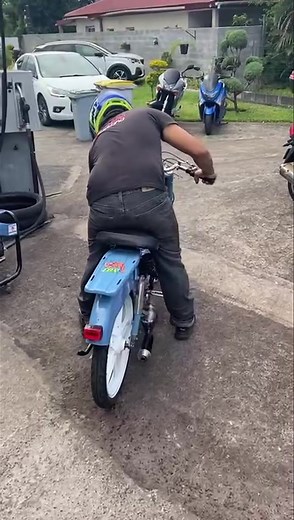 296K views · 3.9K reactions | Un premier jet  | MOTO PLUS | Facebook