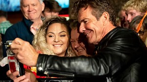Dennis Quaid praises Knoxville, its people at Regal Variety fundraiser, 'Midway' screening
