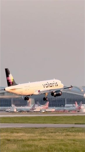 Volaris Airlines ✈️ Smooth Evening Landing at DFW Airport