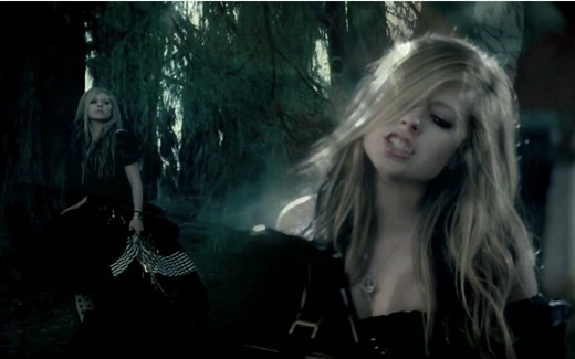 Avril Lavigne - Alice （MV）