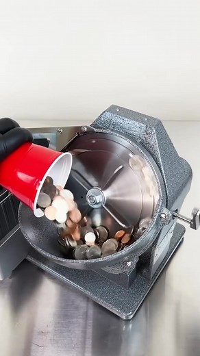 coin counter machine #coincounter #currencyhandling #automatedcounting #coinsorting #moneymachine #financialautomation #coinprocessing #countingcoins #cashhandlingtech #coincountingdevice