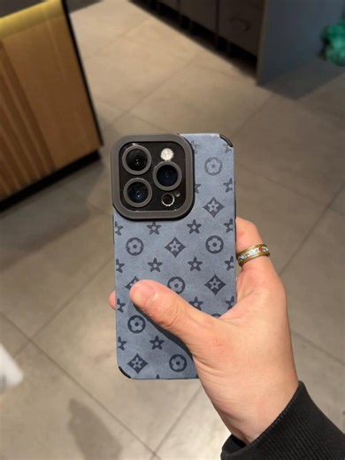 Monogram adorns the palm, low-key luxury shines naturally#phonecase