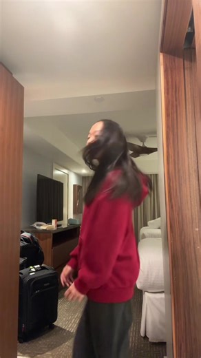 finally in hawaii ☀️☀️☀️ hopefully i get tan #hawaii #fypシ #viral #dance #fyp