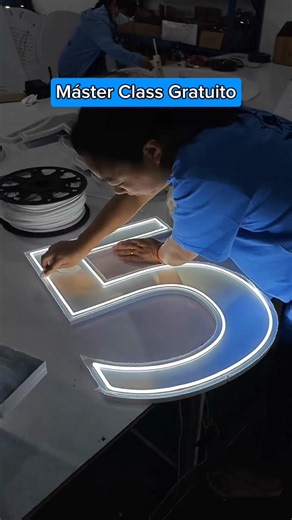 Taller Gratuito de Letreros Neón Flex